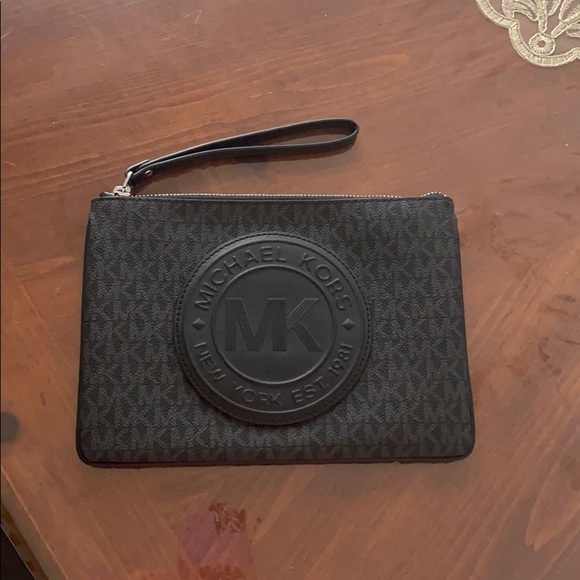 Michael Kors black Fulton clutch wristlet - Picture 6 of 6